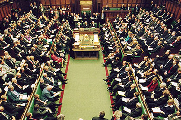 İngiltere'de 'Suriye'ye havadan insani yardım yapılsın' teklifi reddedildi