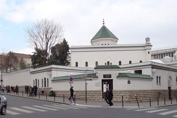 Fransa'da camiye çirkin saldırı!