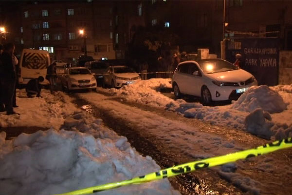 İstanbul’da otomobile el yapımı patlayıcı atıldı