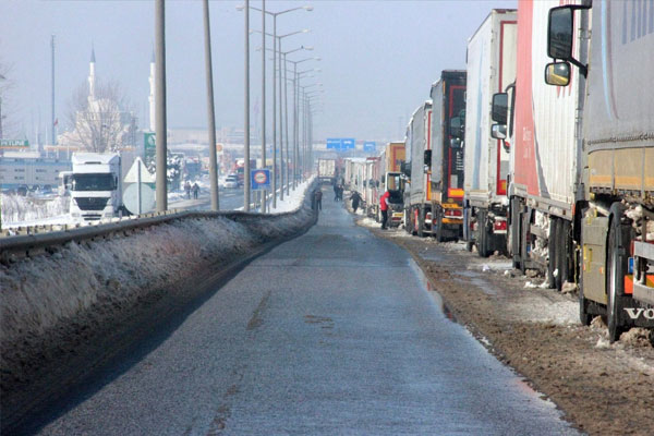 Kapıkule’de ‘kar’ kuyruğu erimiyor