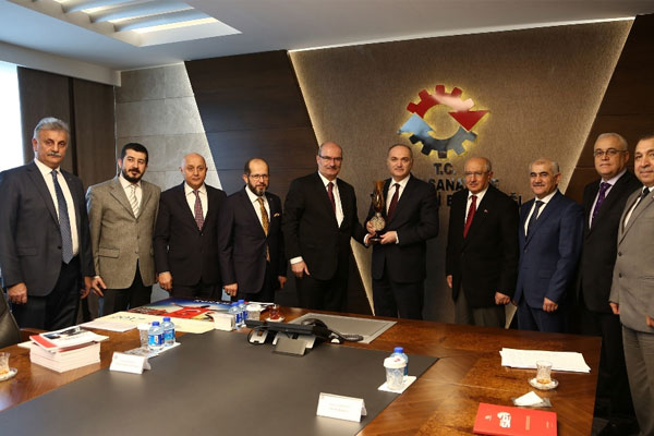 Bakan Özlü'den yerli otomobil açıklaması