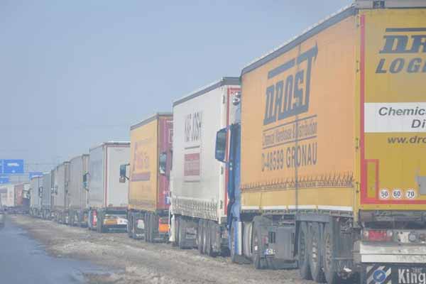 Kapıkule ve Hamzabeyli'de tır kuyruğu