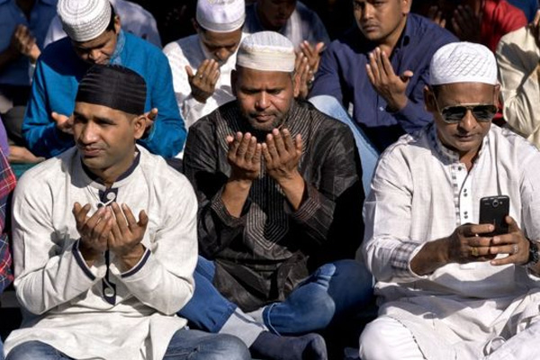 İtalya'da imamlar, anayasa kursuna alınacak