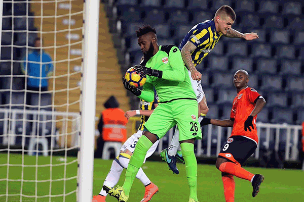 Fenerbahçe Adanaspor'la berabere kaldı