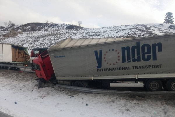 Afyonkarahisar'da 20 araçlık zincirleme kaza