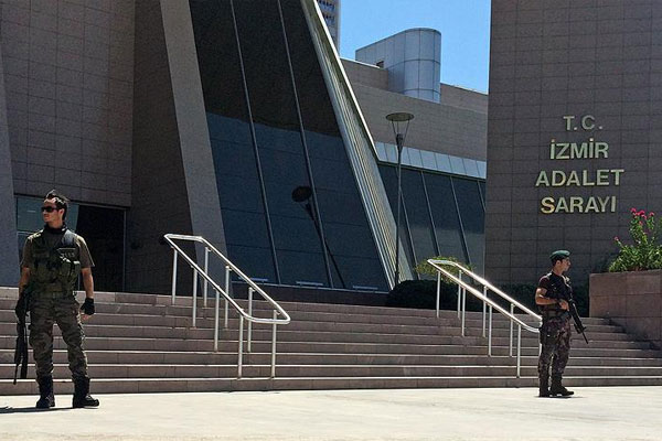 İzmir'deki Gezi Parkı eylemleriyle ilgili yakalama kararı