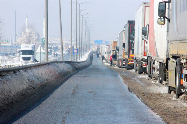 Kapıkule’de tır kuyruğu 13 kilometreye düştü