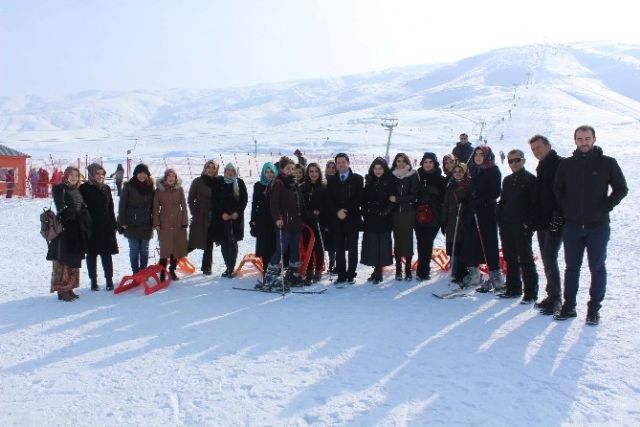 Sınav yorgunluğunu kayak merkezinde attılar