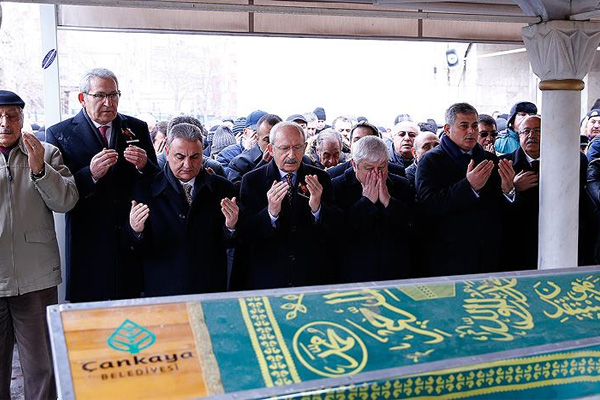Kılıçdaroğlu Fişek'in cenaze törenine katıldı