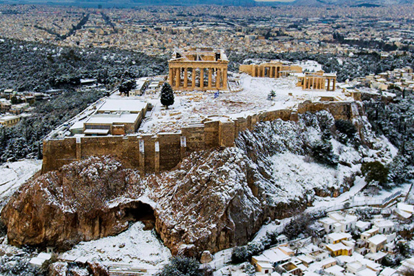 'Beyaz Türkler, Yunanistan'a akın ediyor'
