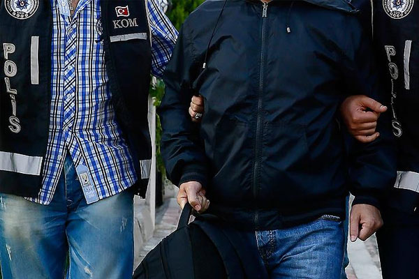 24 polis FETÖ'den gözaltında