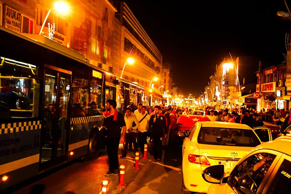 Darbeye destek mesajı atan polise müebbet istemi