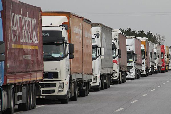 Kapıkule ve Hamzabeyli'de tır kuyruğu