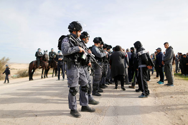 İsrail askerlerinden yıkım baskını