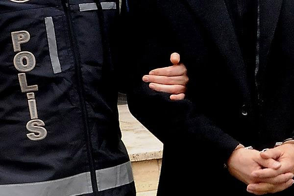 İki şehirde sosyal medyadan terör propagandasına 13 gözaltı