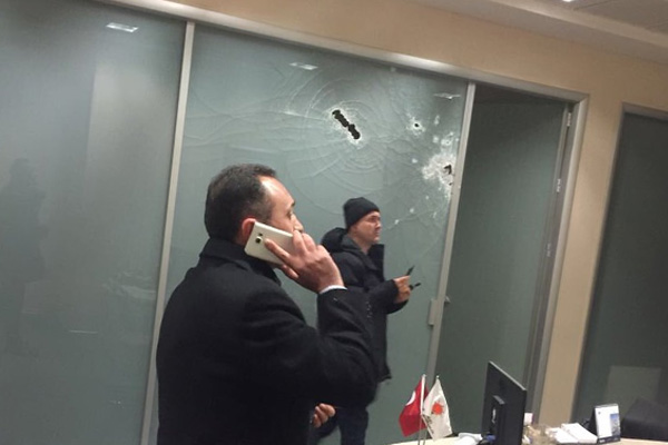 Ak Parti İstanbul İl Başkanlığı'na saldırı!