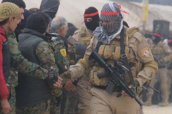 Poşu, mekap gitti, askeri üniforma geldi!