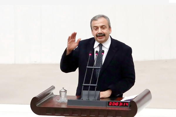 Sırrı Süreyya Önder Devlet Bahçeli'yi güldürdü