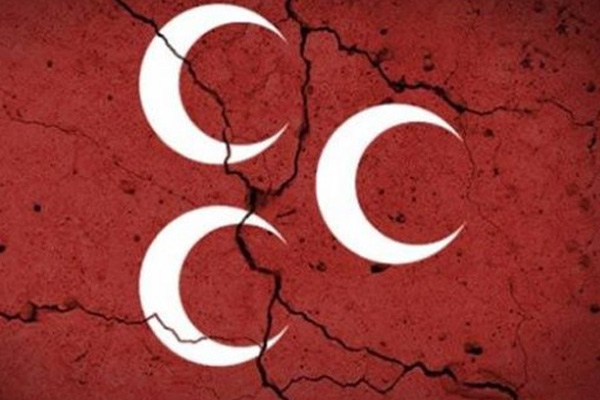 MHP'de toplu istifa