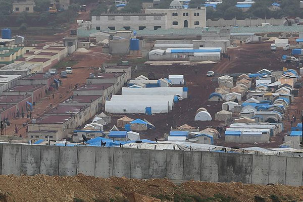 Suriye'de mülteci kampına bombalı araç saldırısı