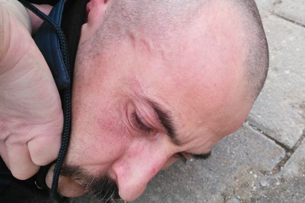 AK Parti binasına saldıran şahıs yakalandı