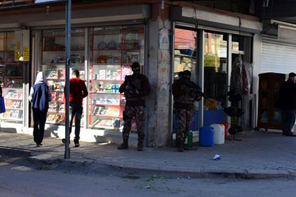 Adana'da 500 polisle operasyon