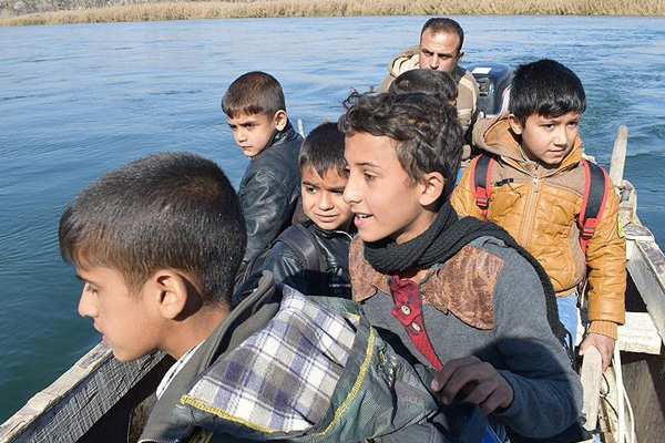 Iraklı öğrencilerin tehlikeli okul yolculuğu