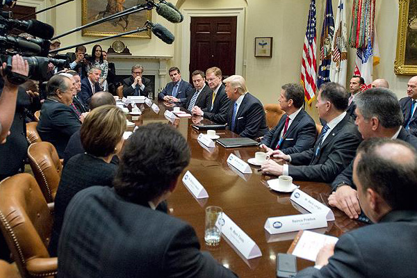 Trump, iş dünyası liderleriyle görüştü