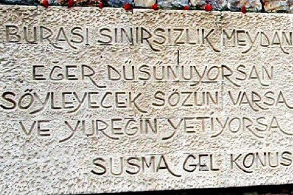 Özgürlük Anıtı'na 'özel mülk' yıkımı