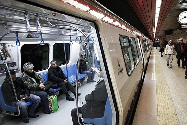 Raylı sistemle İstanbul'un 38 katı kişi taşındı