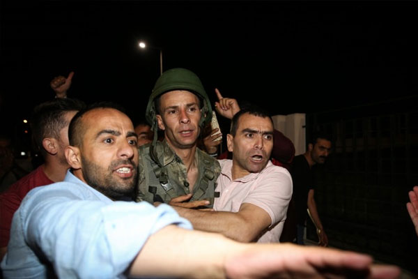 'Polisler gelirse vurun' emri vermiş