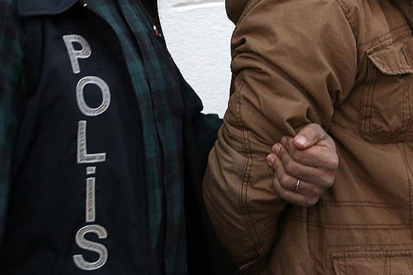 Cumhurbaşkanına hakarete 5 tutuklama