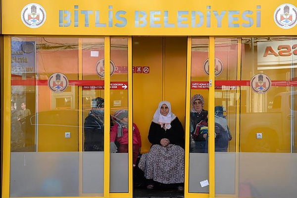 Bitlis'te 'klimalı otobüs durağı' dönemi