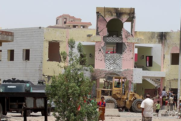 Yemen'de yüzlerce okul yıkıldı