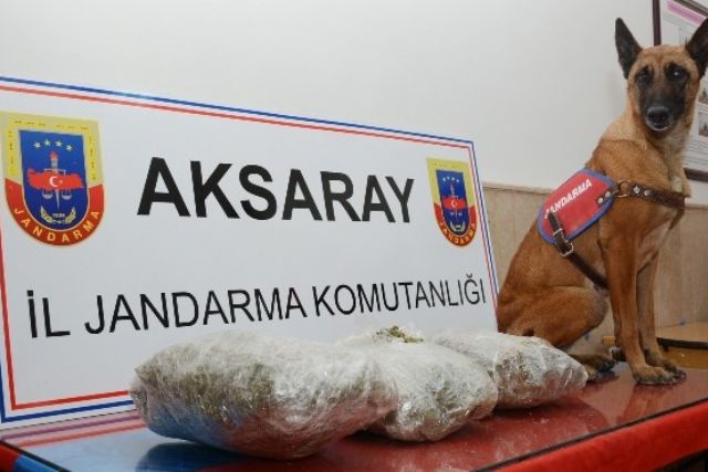 Çamaşır sulu poşetten esrar çıktı