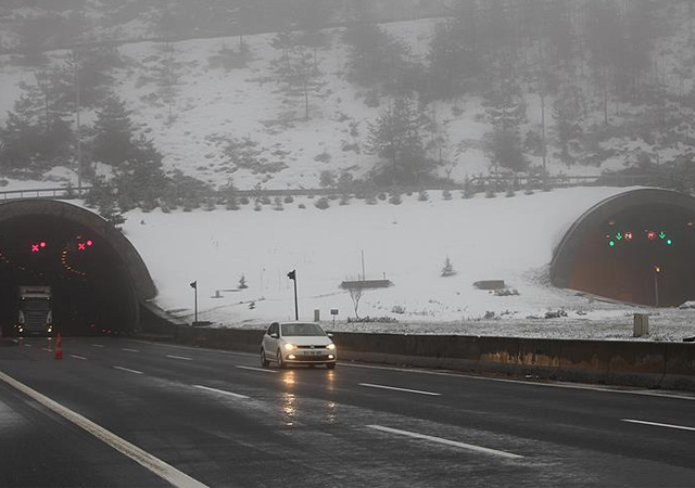 Bolu Dağı'nda kar yağışı