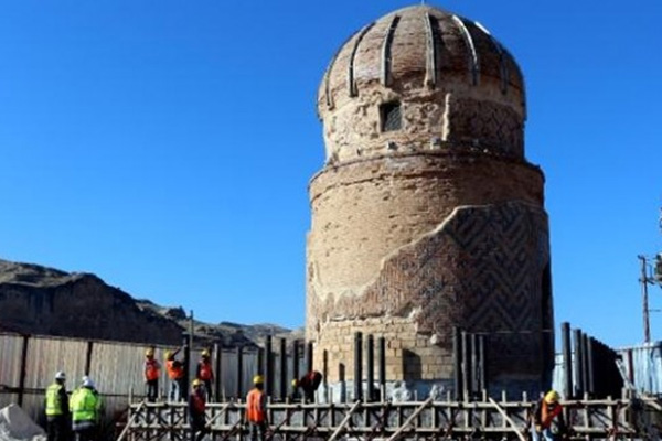 650 yıllık türbe 8 saatte taşınacak