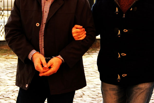 20 eski polis ’ByLock’tan gözaltına alındı