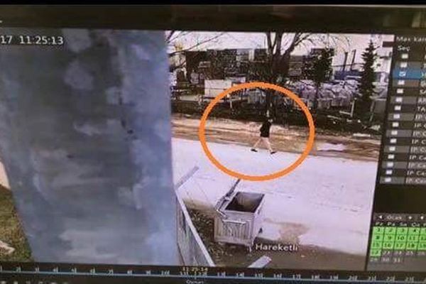 Oto faresi güvenlik kamerasına takıldı