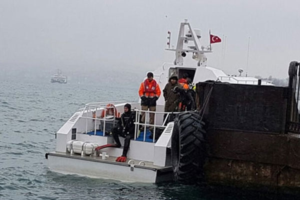 40 günlük kızını denize attı
