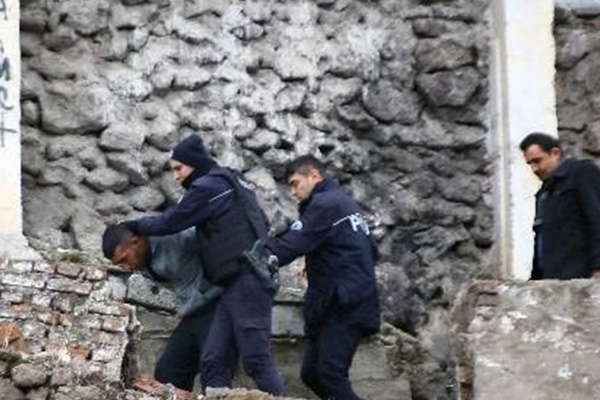 Ankara'da polise ateş açıldı