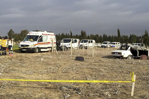 Mezarlıkta 3 ceset bulundu