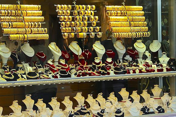 Gram altın 147 liranın altına geriledi