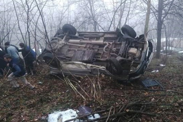 Öğretmenleri taşıyan servis şarampole yuvarlandı