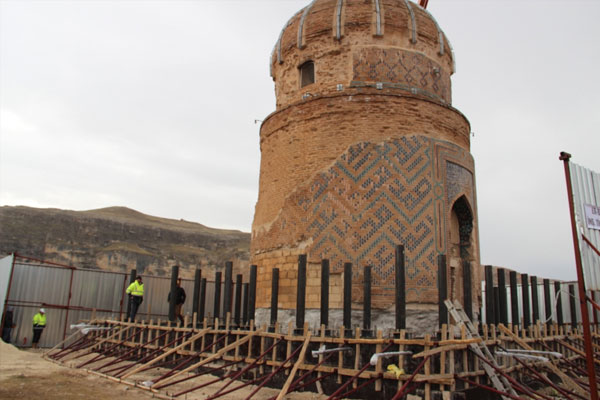 650 yıllık türbe 2 kilometre taşınacak