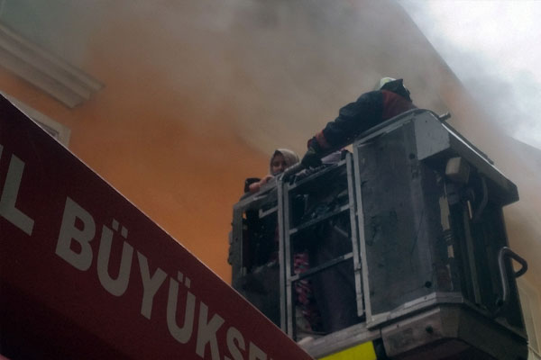 Şişli’de korkutan yangın