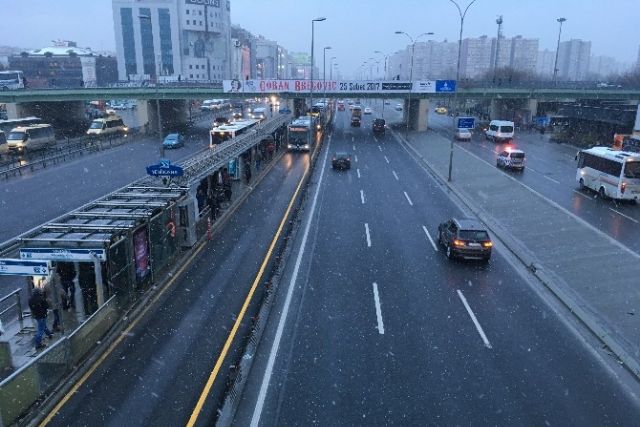 İstanbul’da akşam saatlerinde kar etkili oluyor
