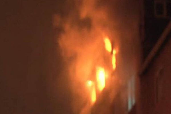 İstanbul Üsküdar'da 4 katlı binada yangın