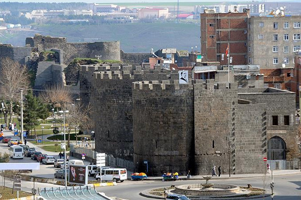 'Diyarbakır'ı yeniden Ortadoğu'nun merkezi haline getireceğiz'