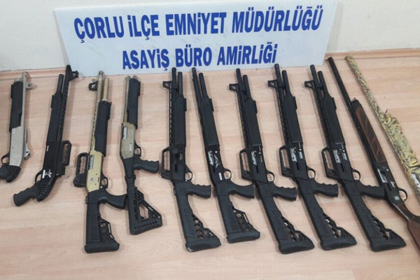 Kargo kolisinden 12 tüfek çıktı
